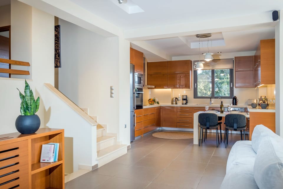 Deluxe Villa, 4 Bedrooms | Private kitchen | Full-size fridge, microwave, oven, stovetop