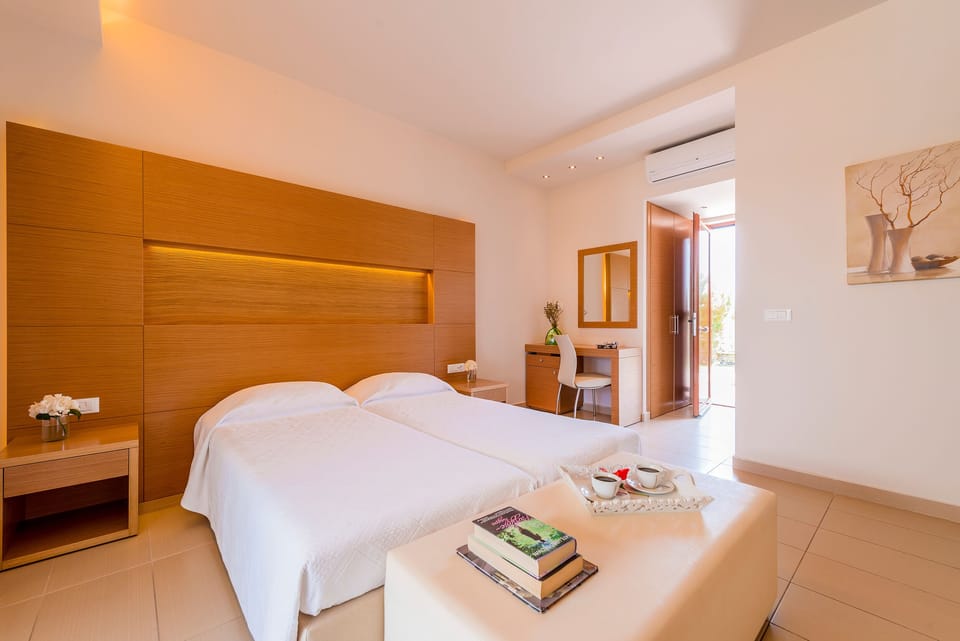 Double or Twin Room | In-room safe, laptop workspace, blackout drapes, soundproofing