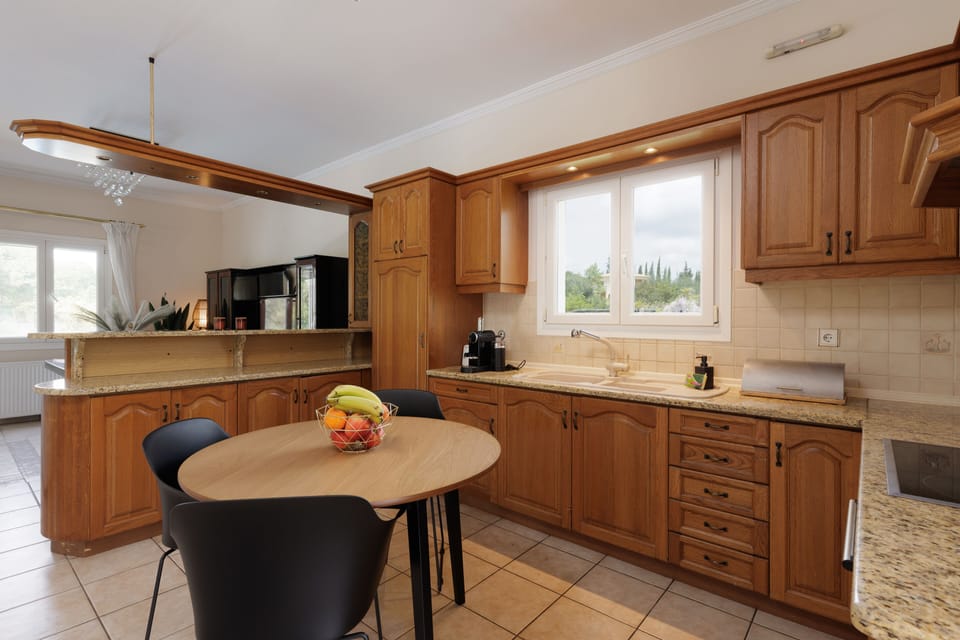 Premium Villa | Private kitchen | Full-size fridge, microwave, oven, toaster