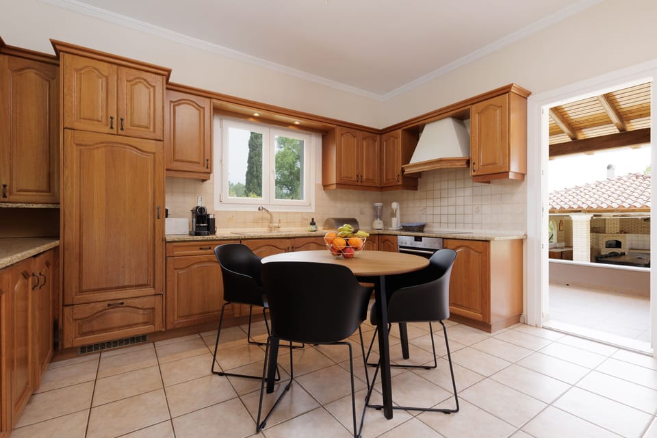 Premium Villa | Private kitchen | Full-size fridge, microwave, oven, toaster