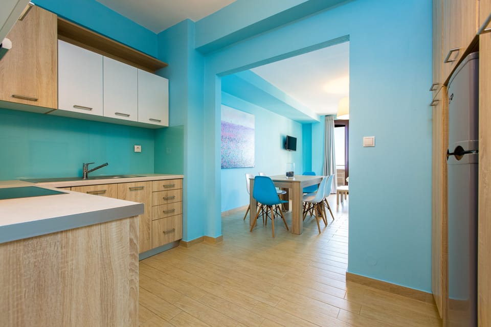 Suite, 2 Bedrooms, Sea View | In-room safe, blackout drapes, soundproofing, iron/ironing board