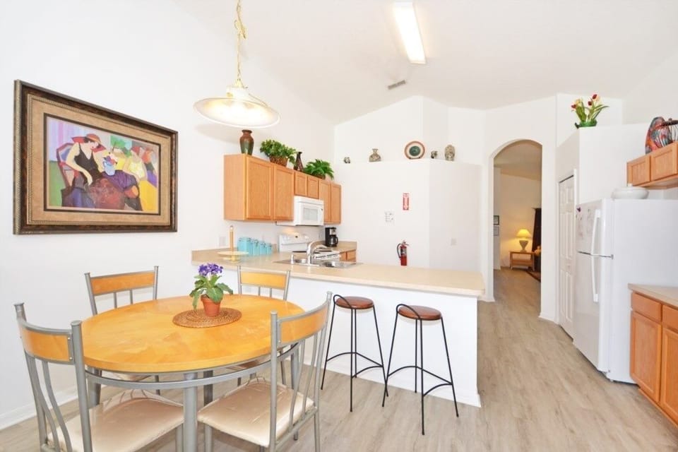 House, 4 Bedrooms | Dining