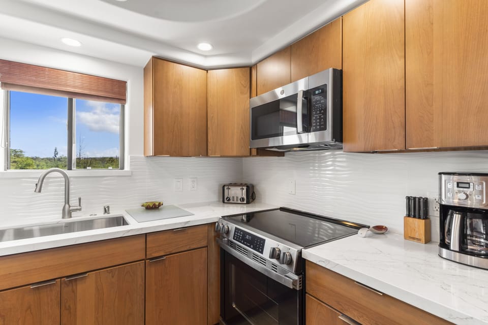 Condo, 2 Bedrooms | Private kitchen | Coffee/tea maker, fridge, oven, toaster