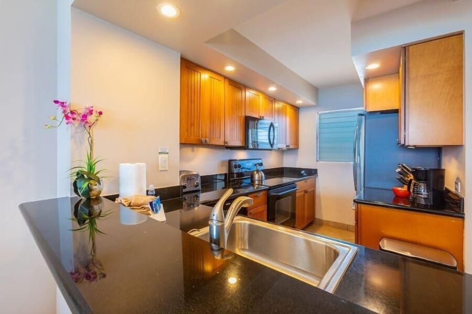 Condo, 2 Bedrooms | Private kitchen | Fridge, oven, coffee/tea maker