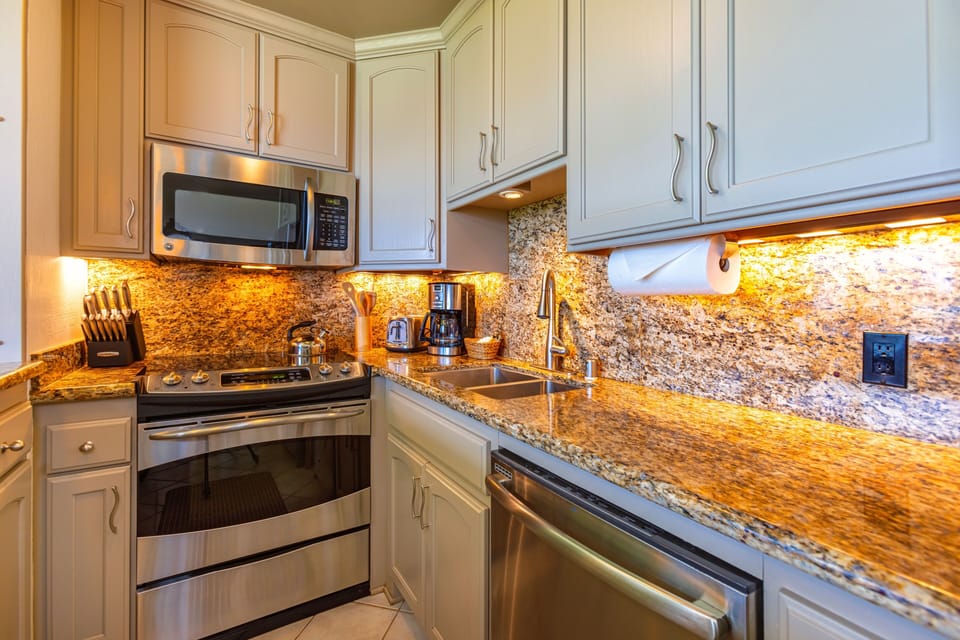 Condo, 1 Bedroom | Private kitchen | Coffee/tea maker, fridge, oven, toaster