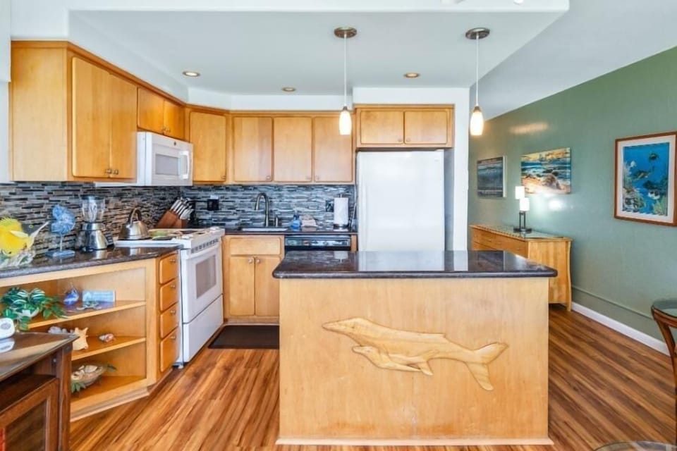 Condo, 1 Bedroom | Private kitchen | Fridge, oven, coffee/tea maker, toaster