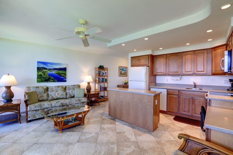 Condo, 1 Bedroom | Living area