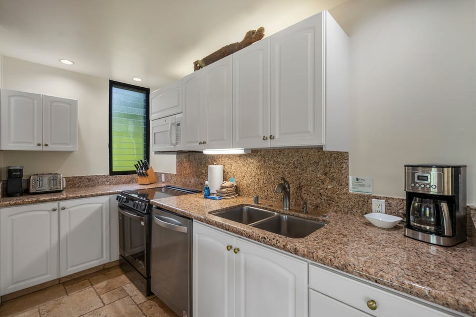 Condo, 1 Bedroom | Private kitchen | Coffee/tea maker, fridge, toaster