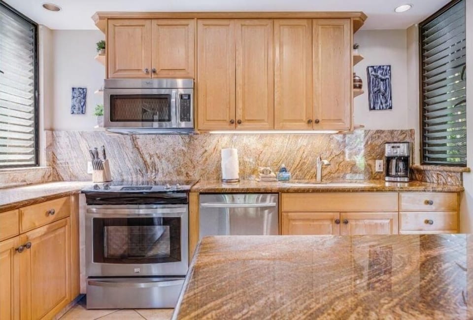Condo, 2 Bedrooms | Private kitchen | Oven, coffee/tea maker