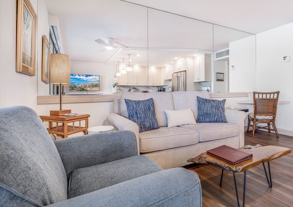 Condo, 1 Bedroom | Living area