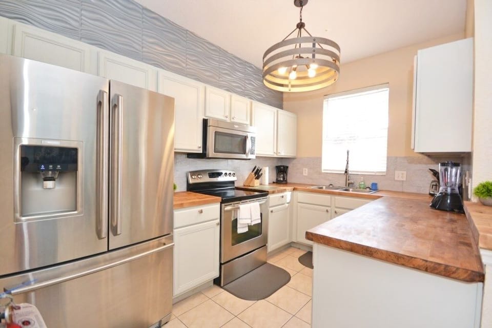 Townhome, 4 Bedrooms | Private kitchen