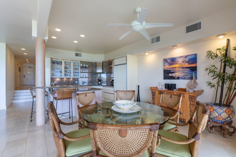 Condo, 2 Bedrooms | Dining