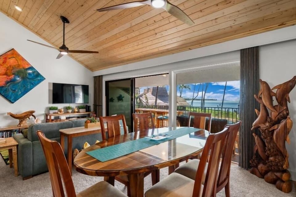 Condo, 2 Bedrooms | Dining