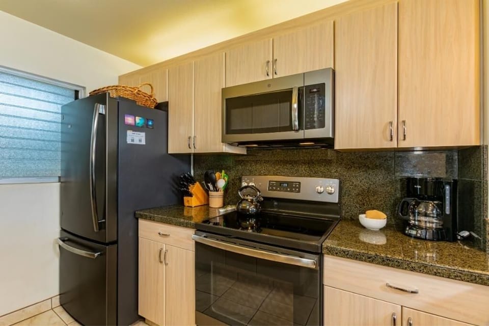 Condo, 2 Bedrooms | Private kitchen | Coffee/tea maker, fridge, oven, toaster