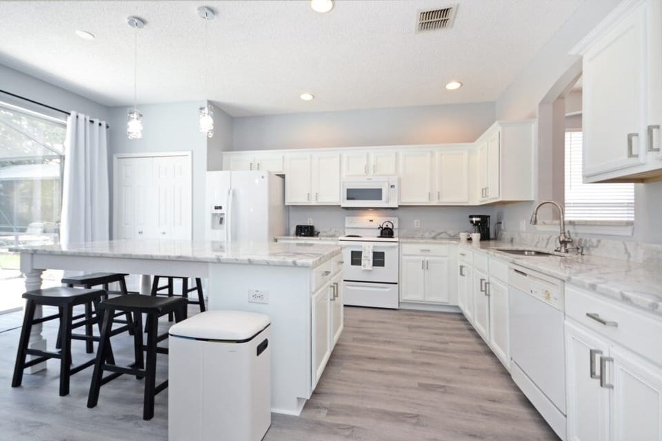 House, 6 Bedrooms | Private kitchen