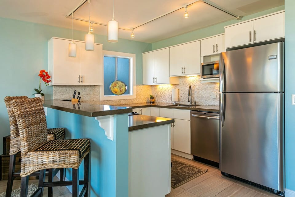 Condo, 2 Bedrooms | Private kitchen | Fridge, oven, coffee/tea maker, toaster