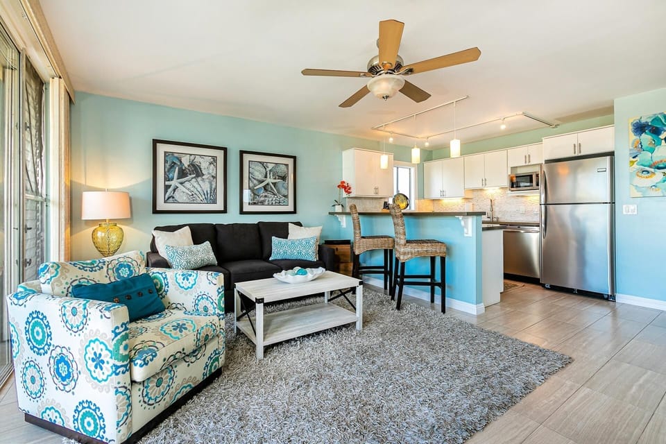 Condo, 2 Bedrooms | Living area | Smart TV