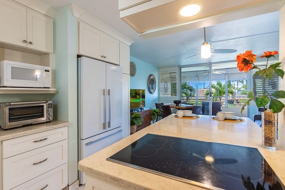 Condo, 1 Bedroom | Private kitchen | Coffee/tea maker, fridge, oven, toaster