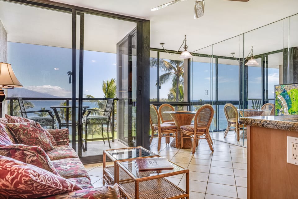Condo, 1 Bedroom | Living area