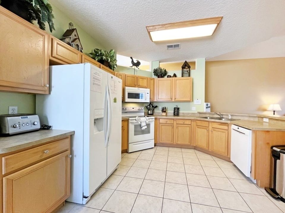 House, 4 Bedrooms | Private kitchen