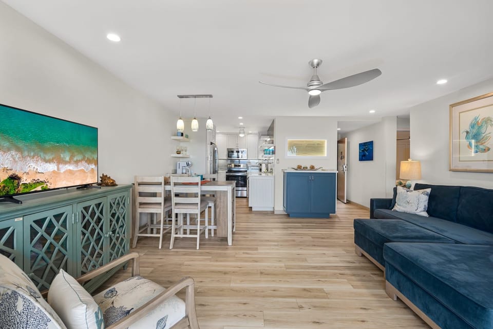Condo, 2 Bedrooms | Living area | Smart TV