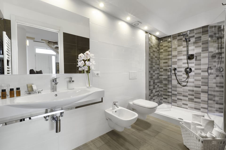Apartment, Patio | Bathroom | Shower, free toiletries, hair dryer, bidet