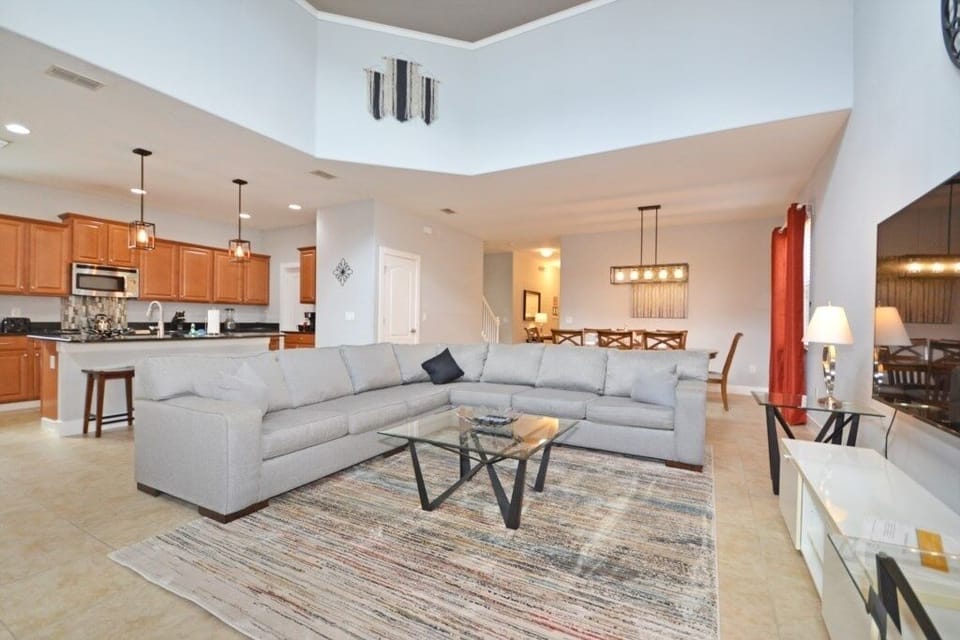 House, 5 Bedrooms | Living area