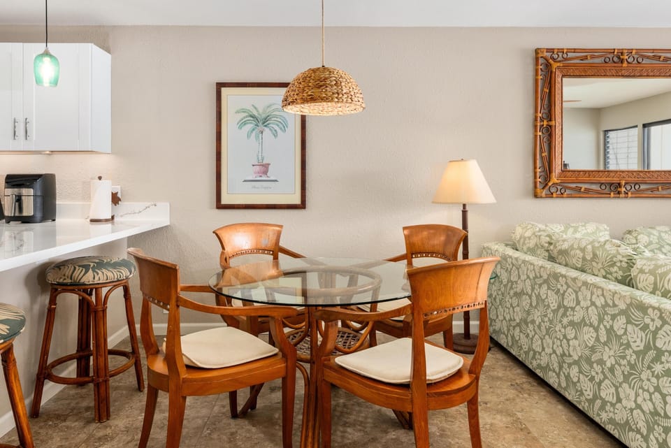 Condo, 2 Bedrooms | Dining
