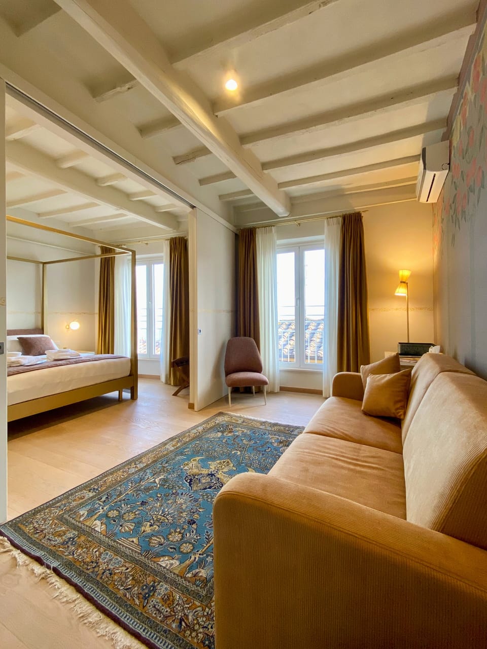 Junior Suite | Living area | Flat-screen TV