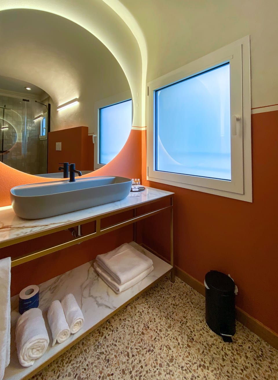 Junior Suite | Bathroom | Shower, rainfall showerhead, hair dryer, bathrobes