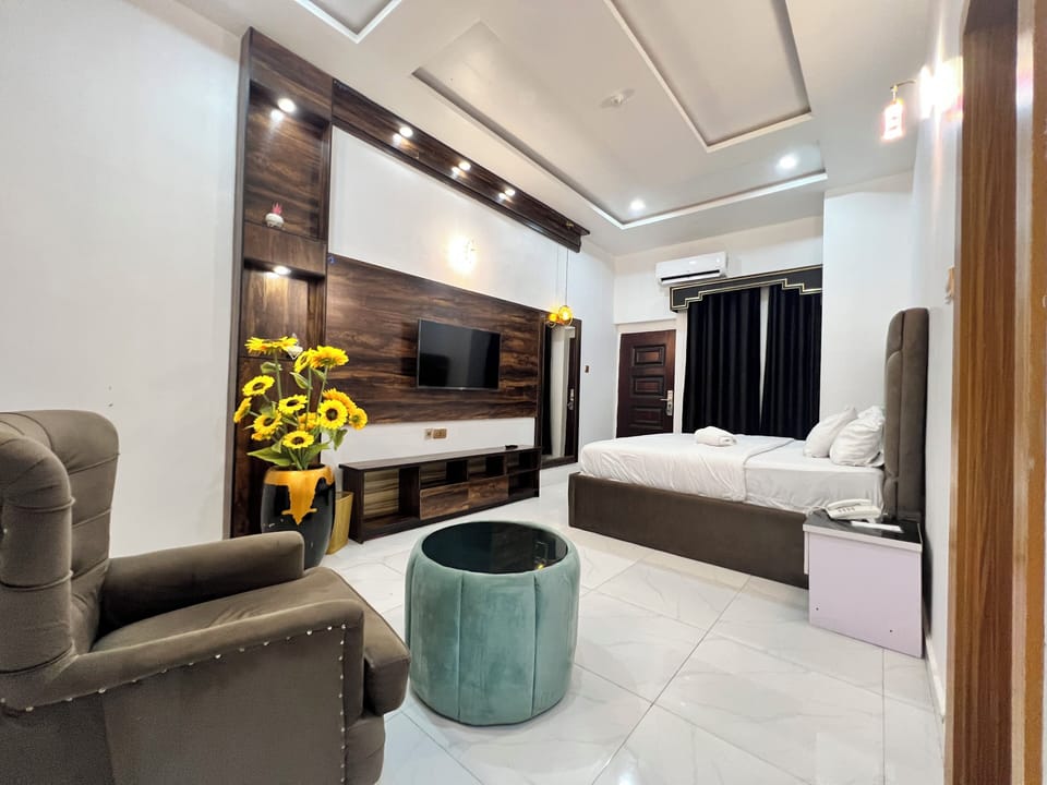 Executive Room | In-room safe, individually decorated, individually furnished