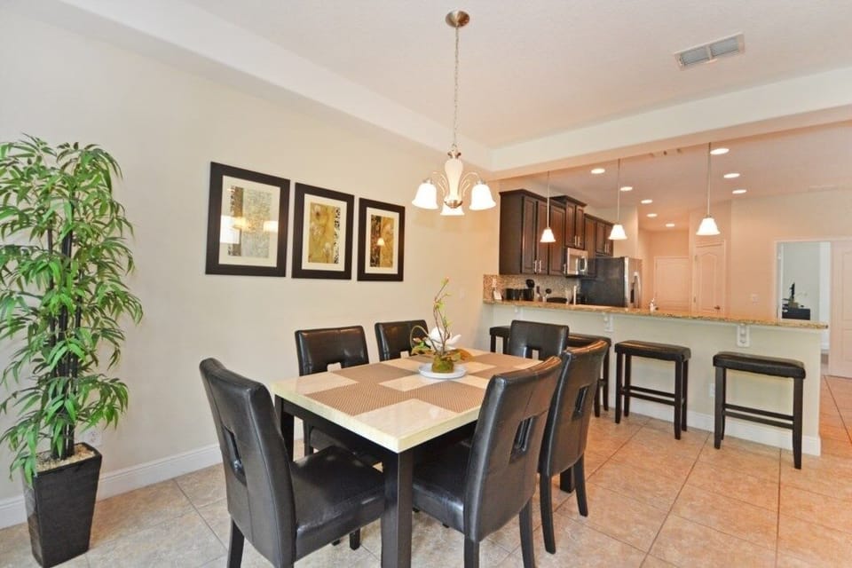 Townhome, 4 Bedrooms | Dining