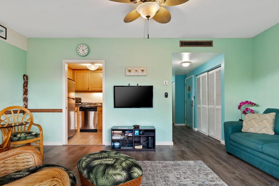 Condo, 1 Bedroom | Living area | Smart TV