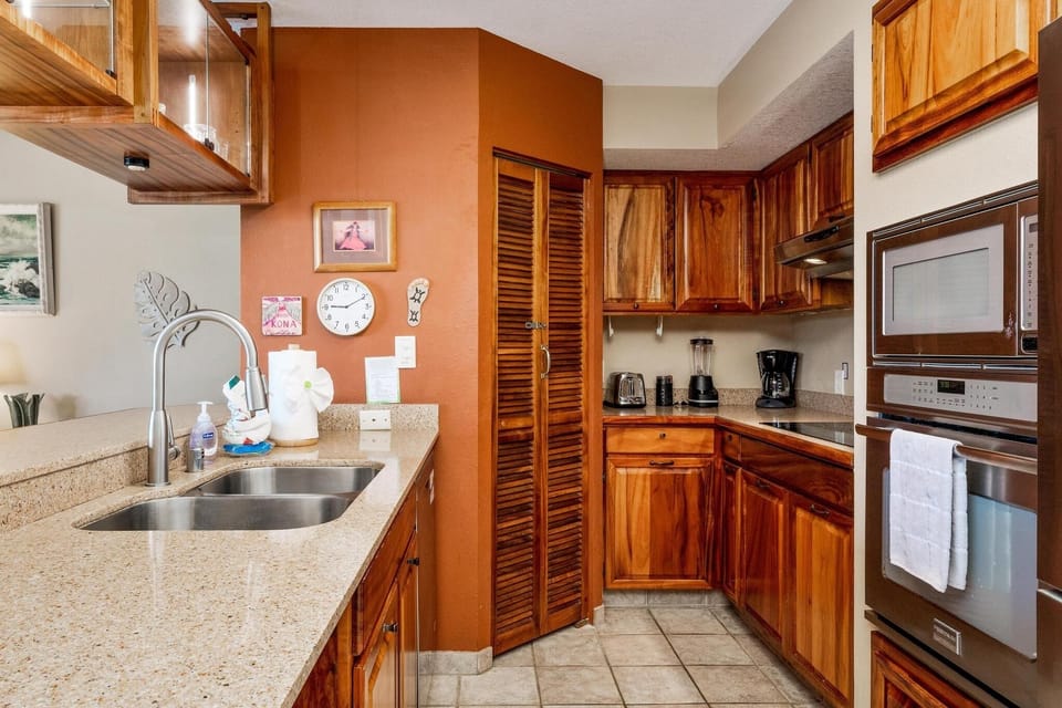 Condo, 2 Bedrooms | Private kitchen | Coffee/tea maker, fridge, oven, toaster