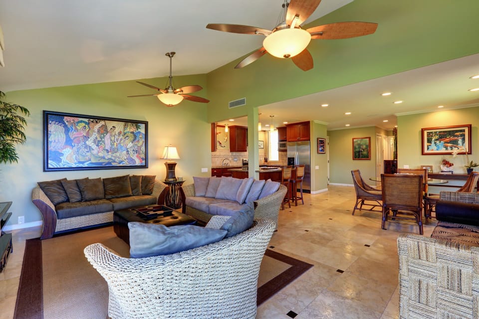 Condo, 2 Bedrooms | Living area