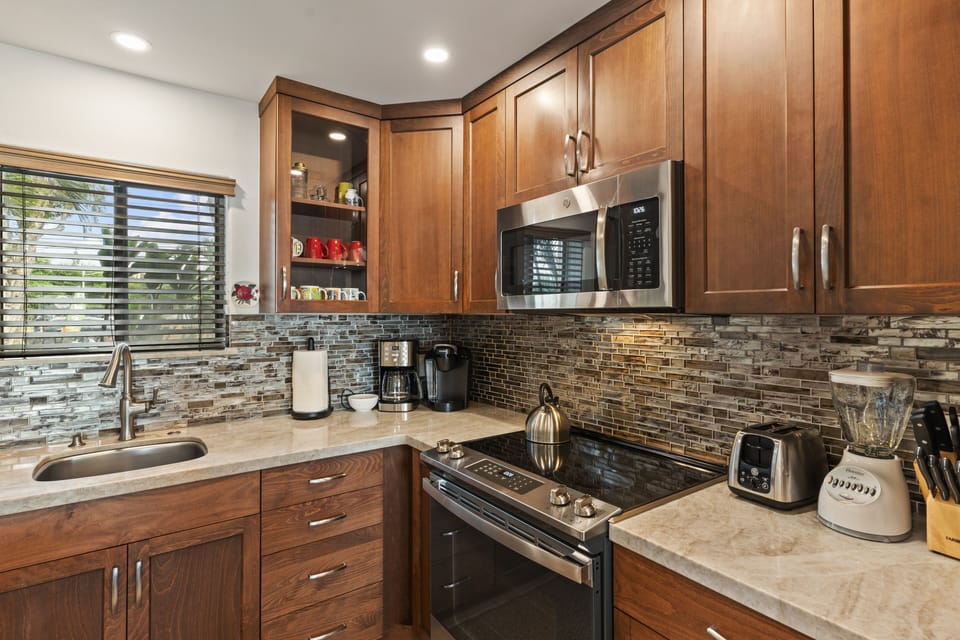Condo, 2 Bedrooms | Private kitchen | Coffee/tea maker, fridge, oven, toaster