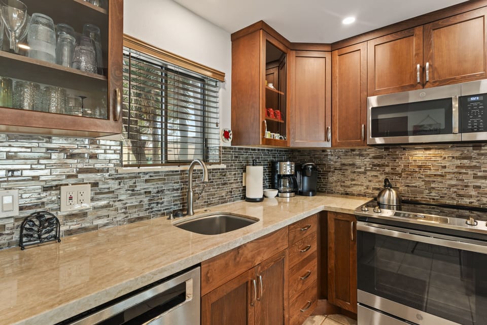 Condo, 2 Bedrooms | Private kitchen | Coffee/tea maker, fridge, oven, toaster