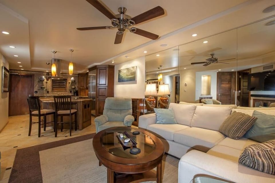 Condo, 2 Bedrooms | Living area