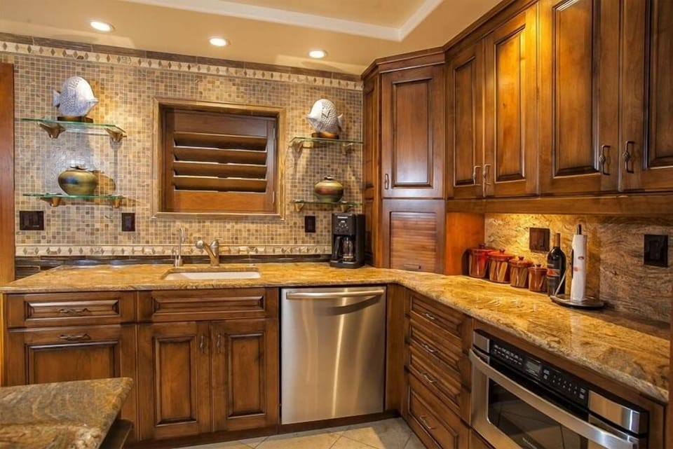 Condo, 2 Bedrooms | Private kitchen | Fridge, oven, coffee/tea maker