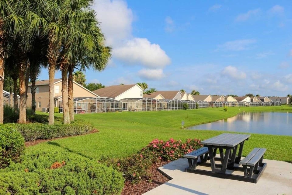 House, 4 Bedrooms | Property grounds