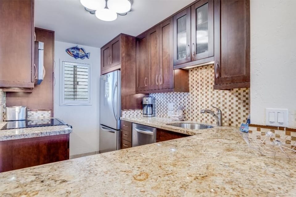 Condo, 3 Bedrooms | Private kitchen | Coffee/tea maker, fridge, oven, toaster