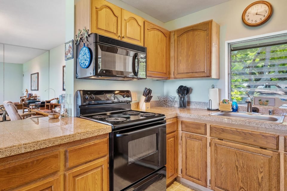 Condo, 1 Bedroom | Private kitchen | Fridge, oven, coffee/tea maker, toaster