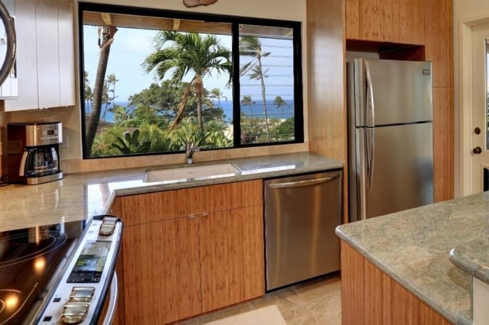 Condo, 1 Bedroom | Private kitchen | Coffee/tea maker, fridge, oven, toaster