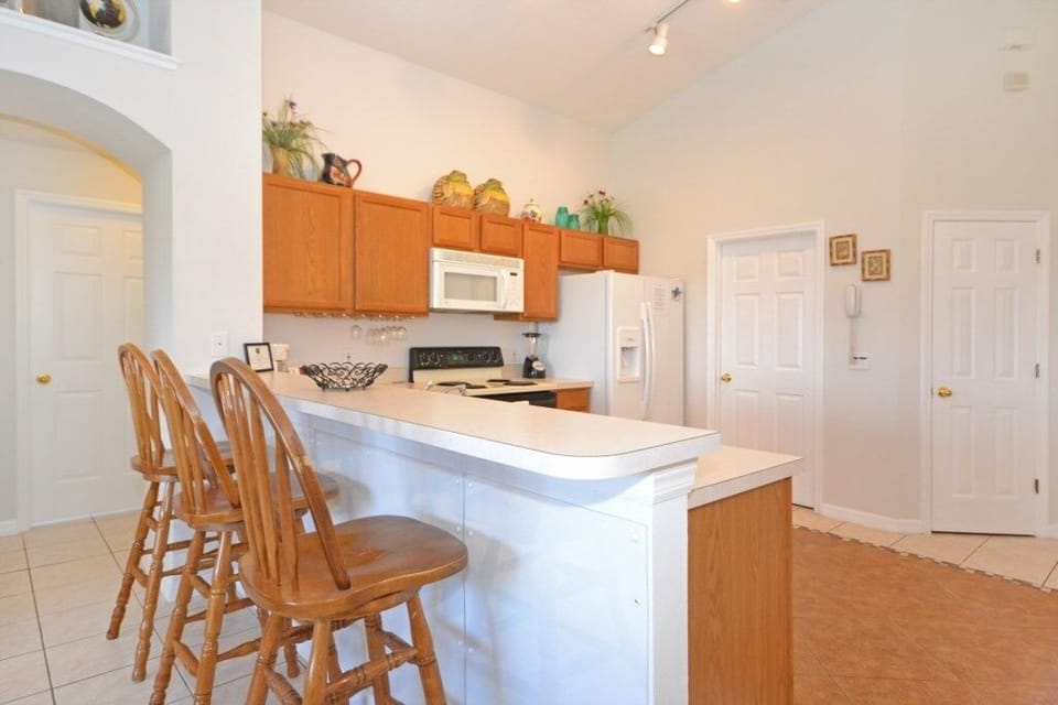 House, 4 Bedrooms | Private kitchen