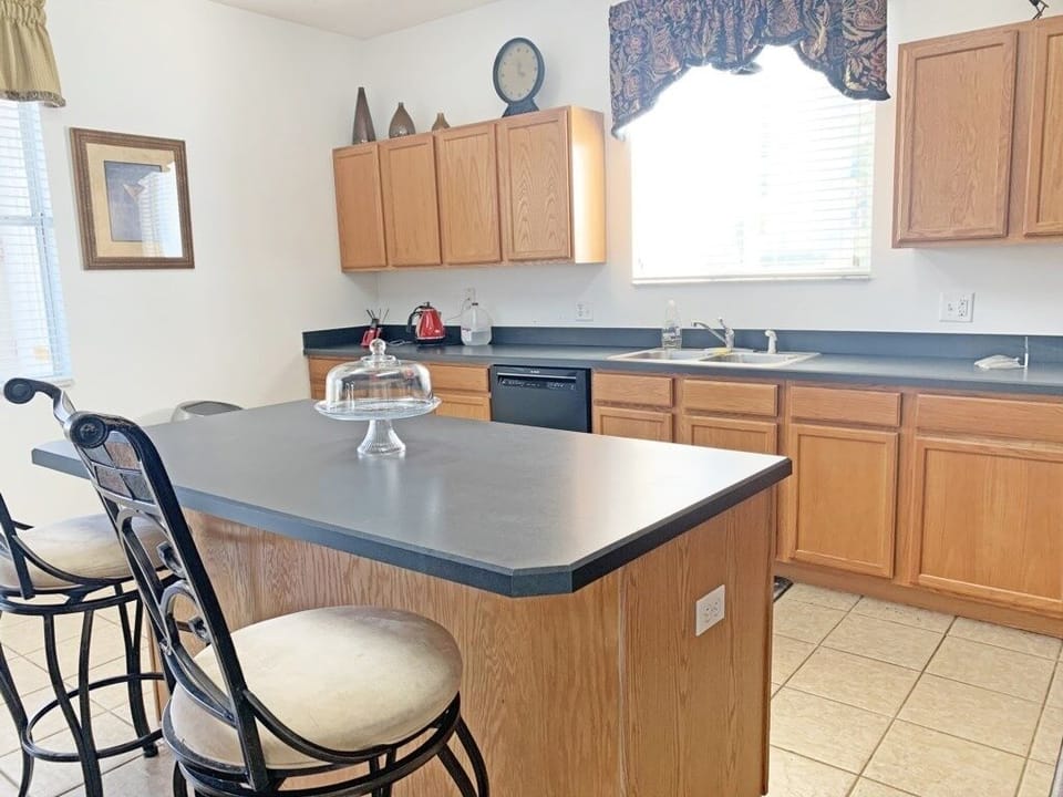 House, 5 Bedrooms | Private kitchen