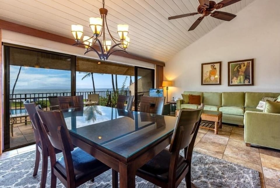 Condo, 2 Bedrooms | Dining