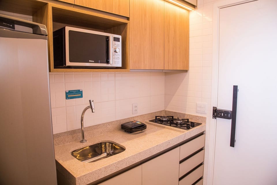 Studio | Private kitchen | Full-size fridge, microwave, stovetop, cookware/dishes/utensils