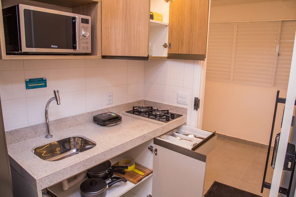 Studio | Private kitchen | Full-size fridge, microwave, stovetop, cookware/dishes/utensils