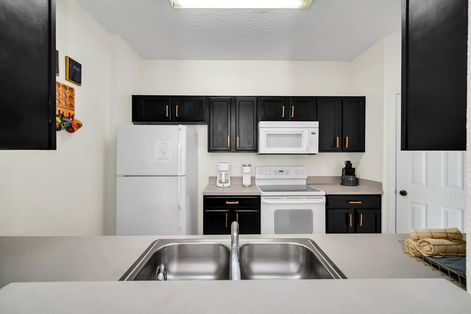 Apartment (2 Bedrooms) | Private kitchen | Microwave, oven, stovetop, dishwasher