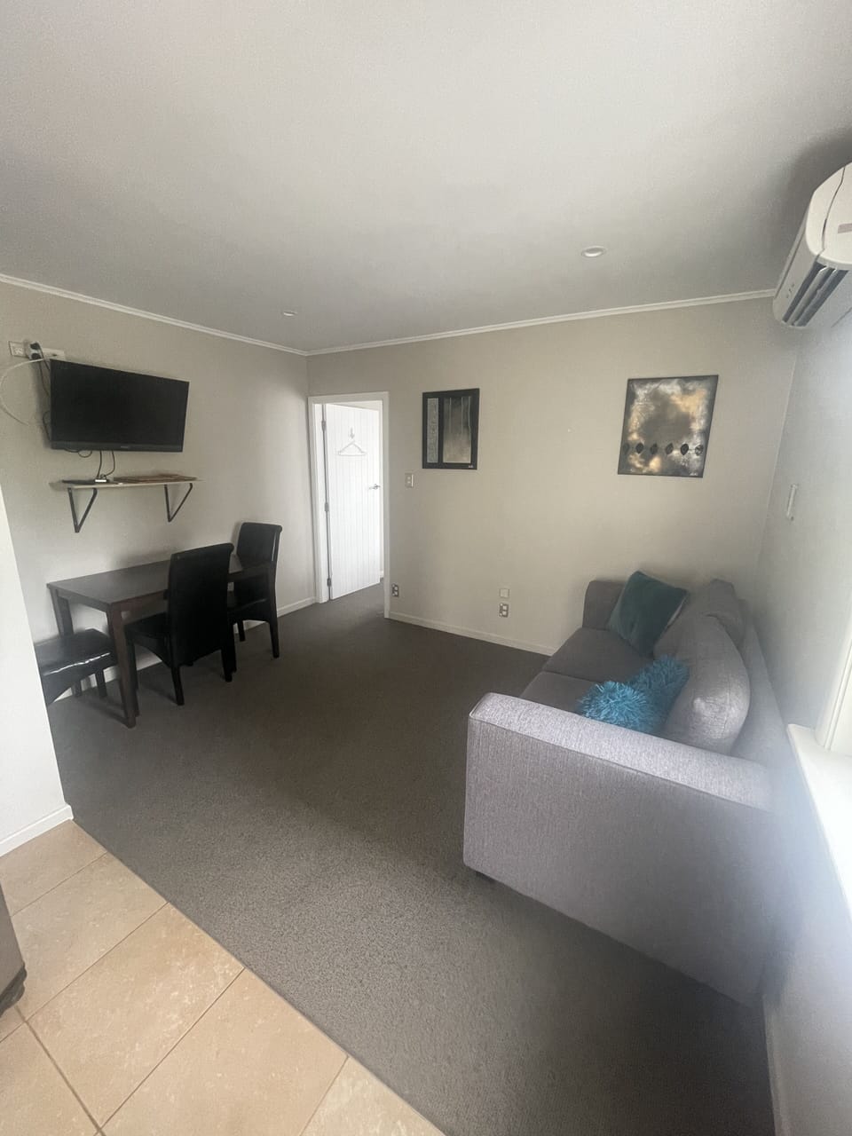 Standard Double Room, 1 King Bed | Living area | Flat-screen TV